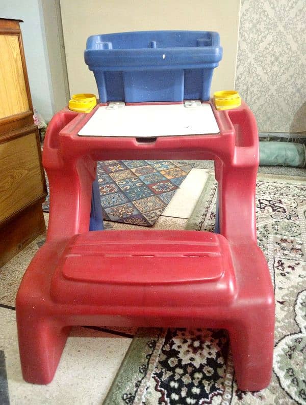 Kids study table 0