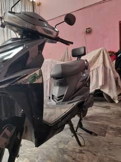 electric scooty bike yj future azadi model 5 months used only