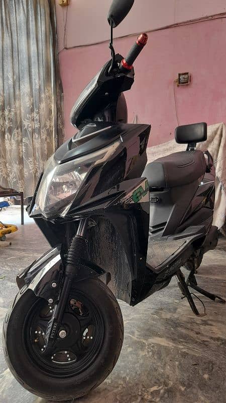 electric scooty bike yj future azadi model 5 months used only 5