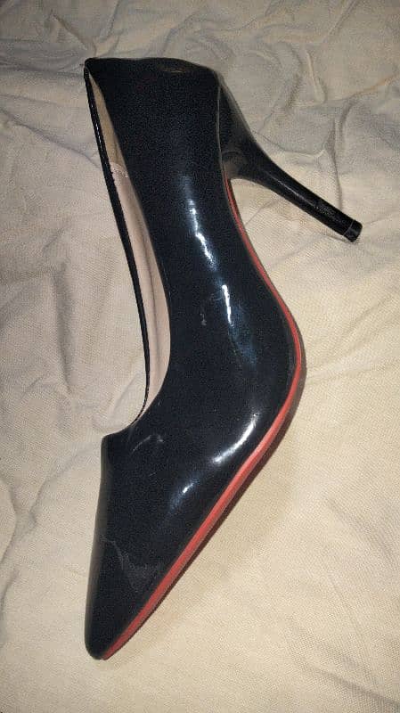 Newly condition used heels 2