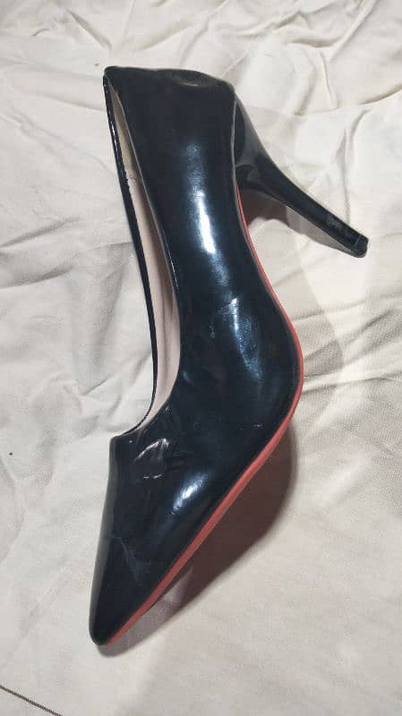 Newly condition used heels 3