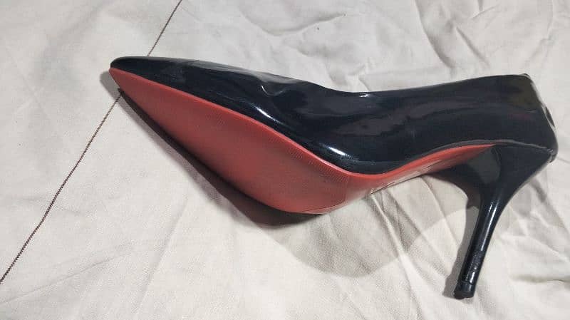 Newly condition used heels 4