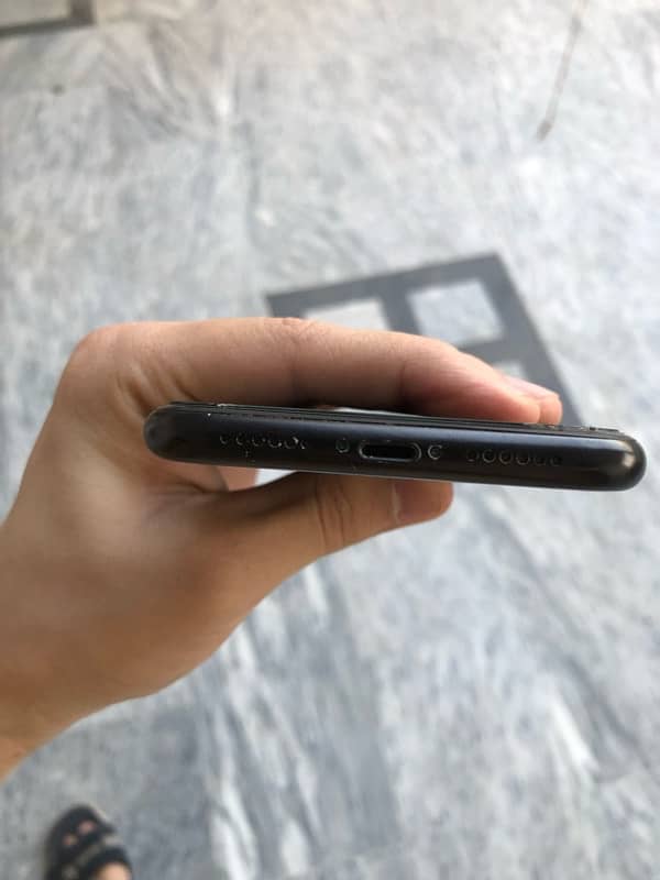 iphone XR 64 GB non PTA 3