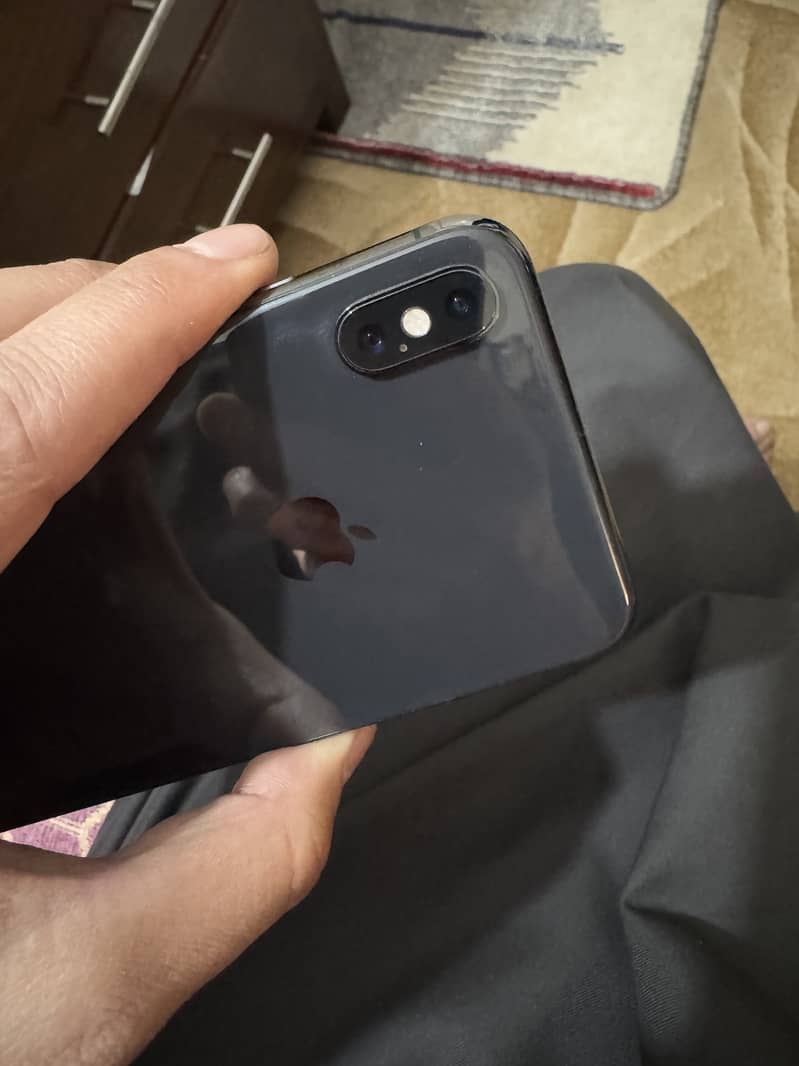 Apple iPhone XS Max 1