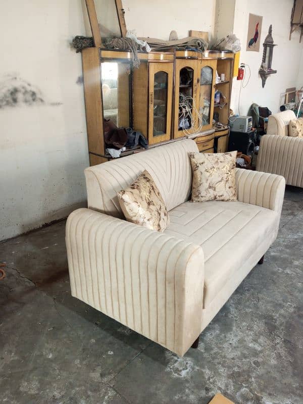 VIP sofa set available in reasonable price 4