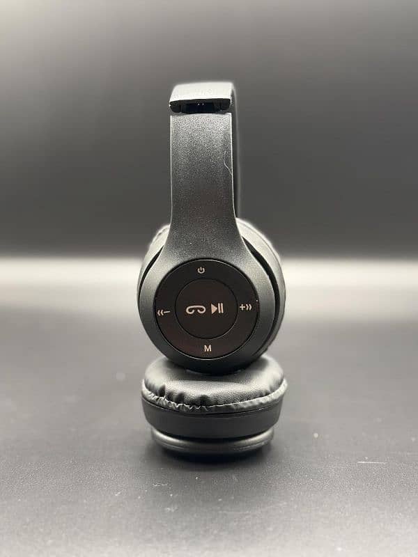 P47 Wireless Headphones 2