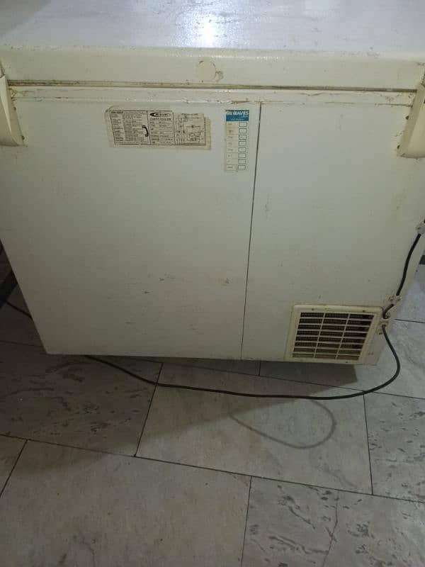 DEEP FREEZER FOR SALE ( WAVES ) 3