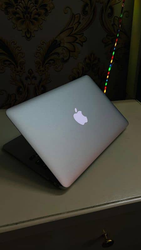 MacBook Air 2015 (11.6"inch- 4GB/128GB SSD) 3