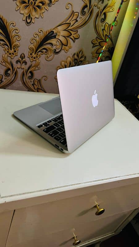 MacBook Air 2015 (11.6"inch- 4GB/128GB SSD) 5