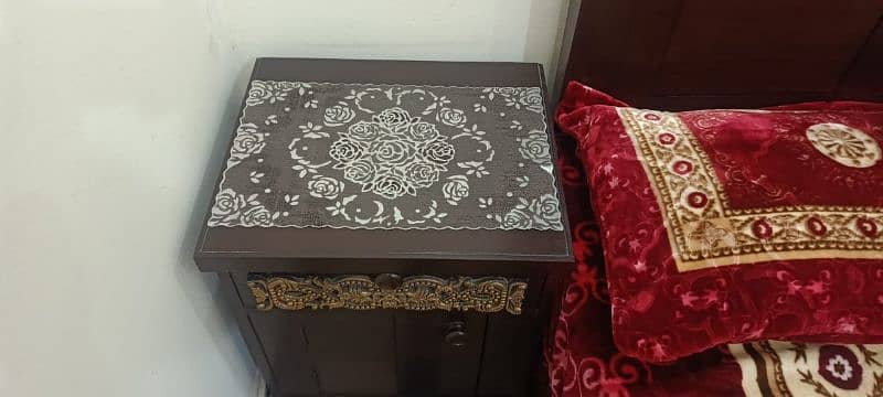 RS 75,000 | Double Bed with side tables and dressing table 3