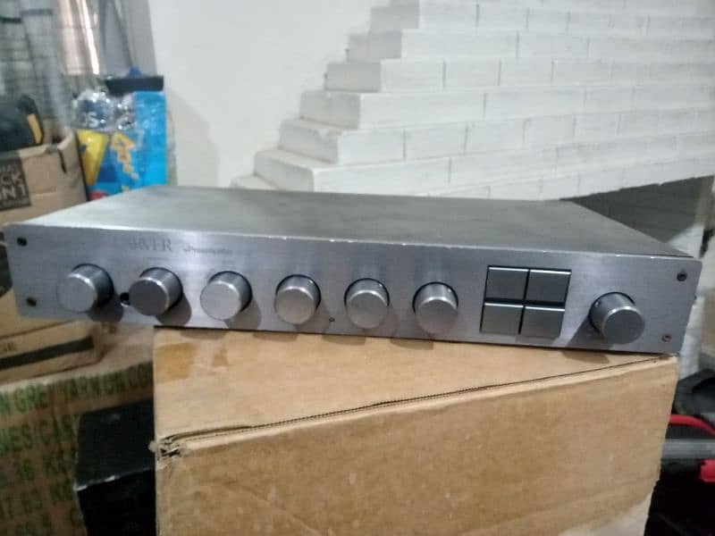 Carver Preamplifier C-2 2