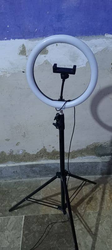 new ring fill light only 2 week used new condition  please sale fast 2