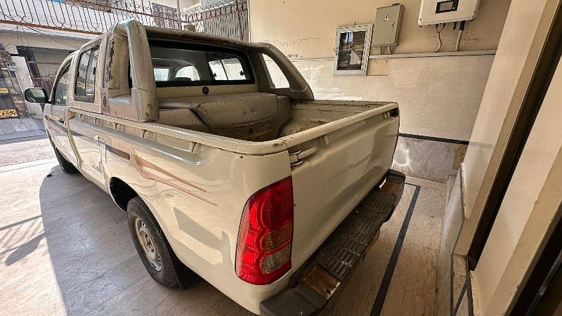 Toyota Hilux 2012 single cabin 4