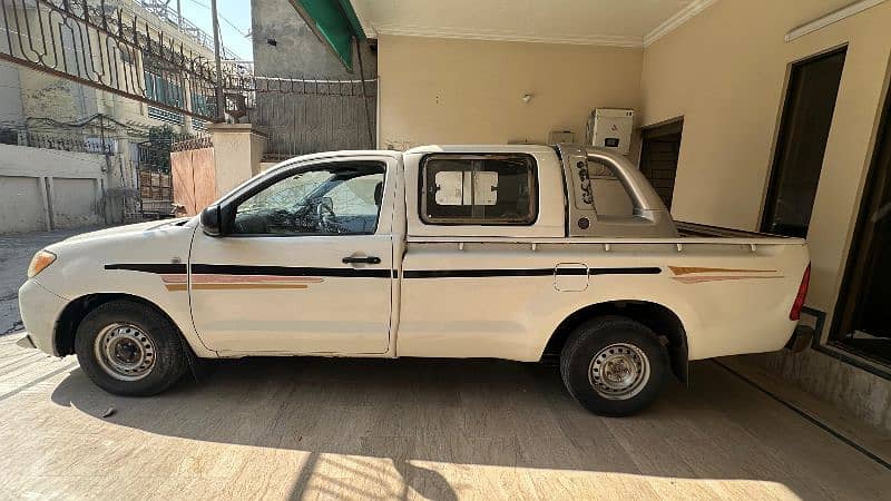 Toyota Hilux 2012 single cabin 8