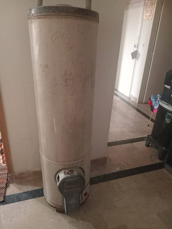 Gas geyser big size for sale 1