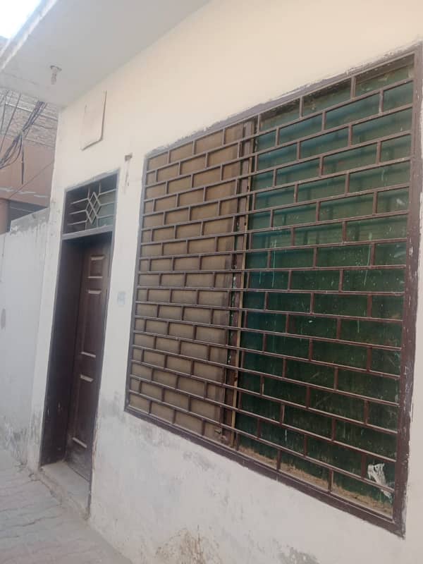 Gosia Colny near Gosia Masjid one unit chowk 5 mrla 1.5 double story TR gader House urgent Sale wid Gas mtr, 11