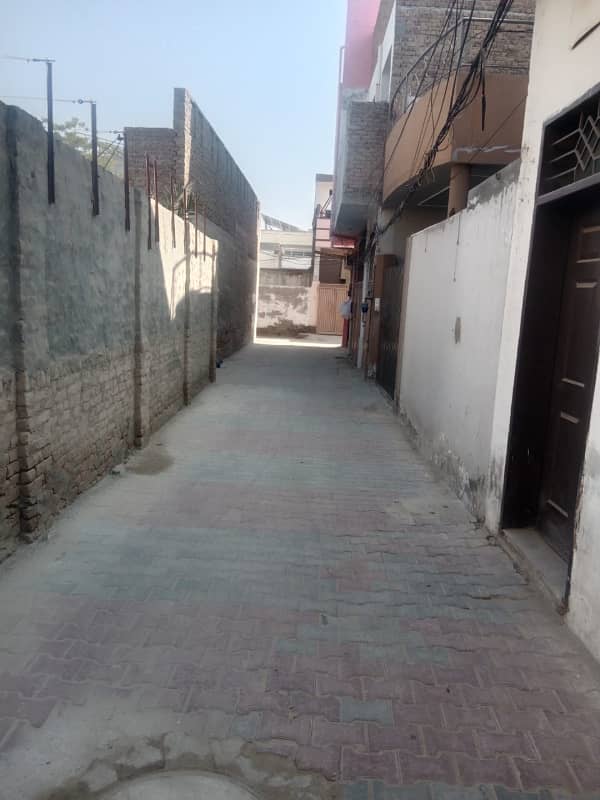 Gosia Colny near Gosia Masjid one unit chowk 5 mrla 1.5 double story TR gader House urgent Sale wid Gas mtr, 12