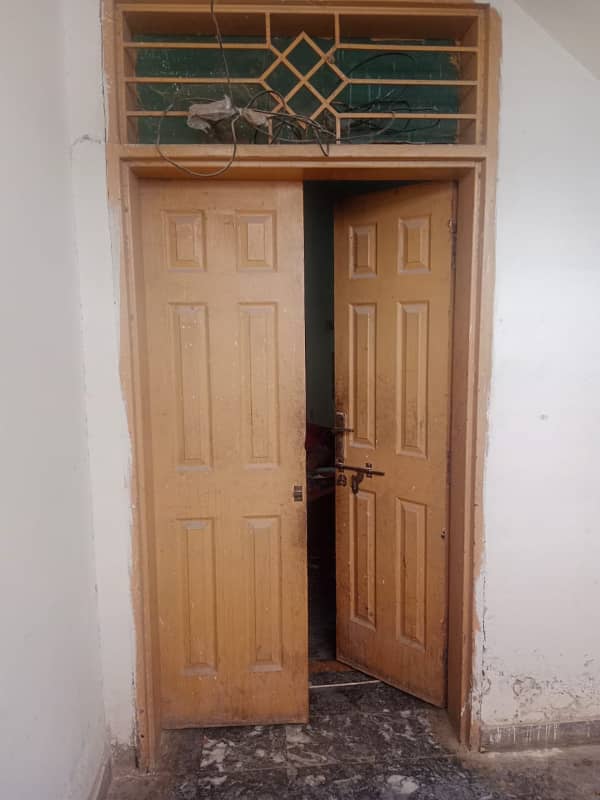 Gosia Colny near Gosia Masjid one unit chowk 5 mrla 1.5 double story TR gader House urgent Sale wid Gas mtr, 14