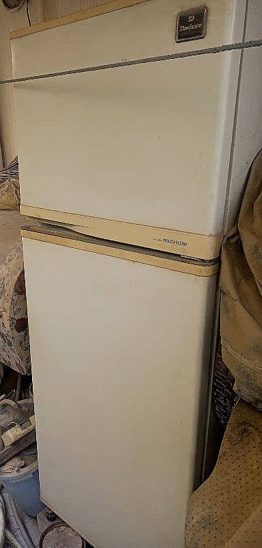 DAWLANCE SINGLE DOOR FRIDGE AND FREEZER 0