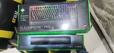 Razer BlackWidow V3 Pro Wireless Gaming Keyboard  + Wrist Rest Pro