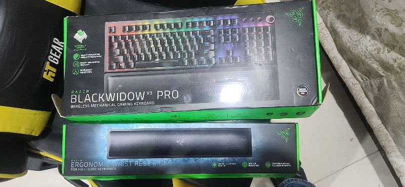 Razer BlackWidow V3 Pro Wireless Gaming Keyboard  + Wrist Rest Pro 0