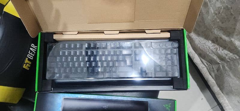 Razer BlackWidow V3 Pro Wireless Gaming Keyboard  + Wrist Rest Pro 1