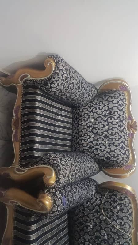 2 chinioti sofa set 6 seater  good condition and 1 table set chinioti 2