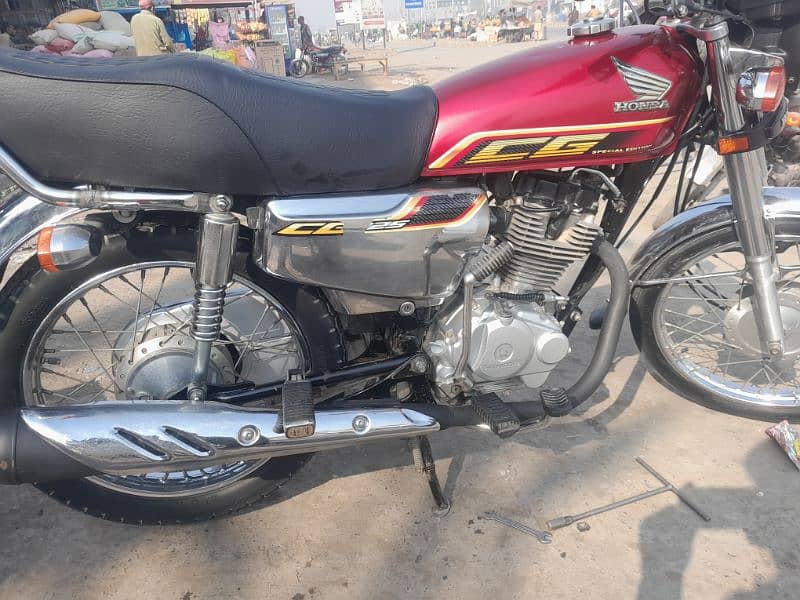 honda 125 self start 2022 model nice condition and Good average 3