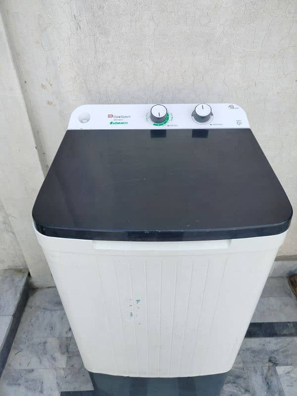 Dawlance Fresh Washing machine available for sale urgent 6