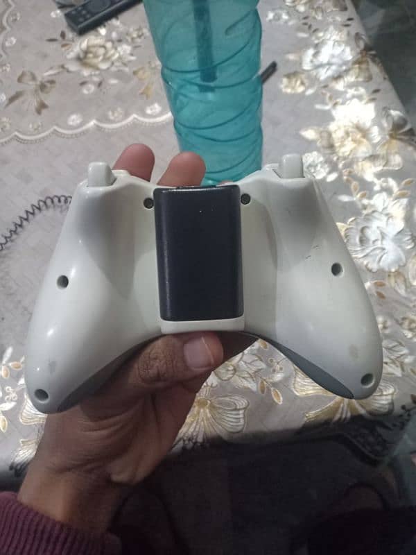 Xbox 360 White Controllers 1