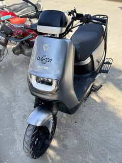 Metro scooty E8S Pro