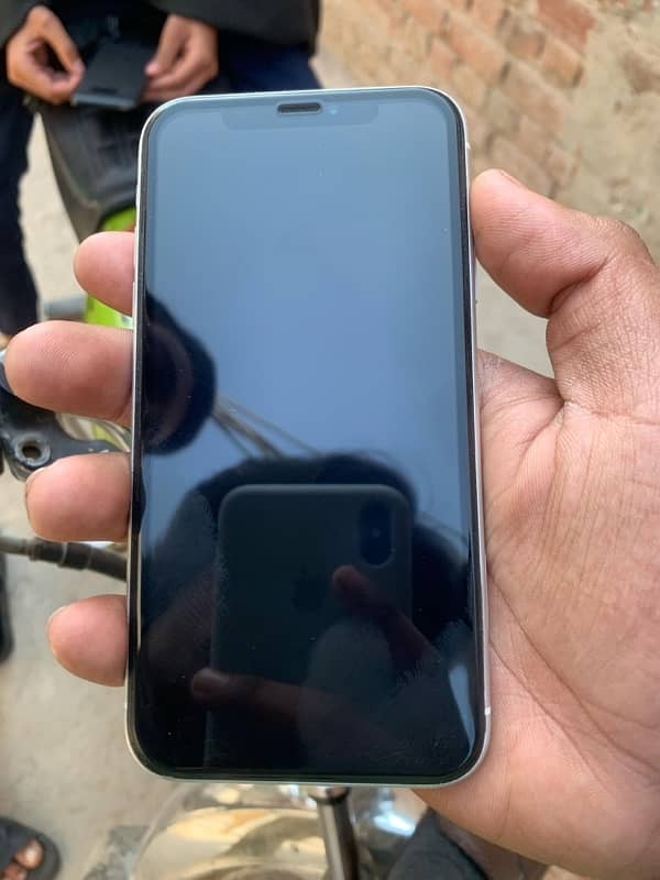 IPHONE XR 10/10 FACTRY UNLOCK 2