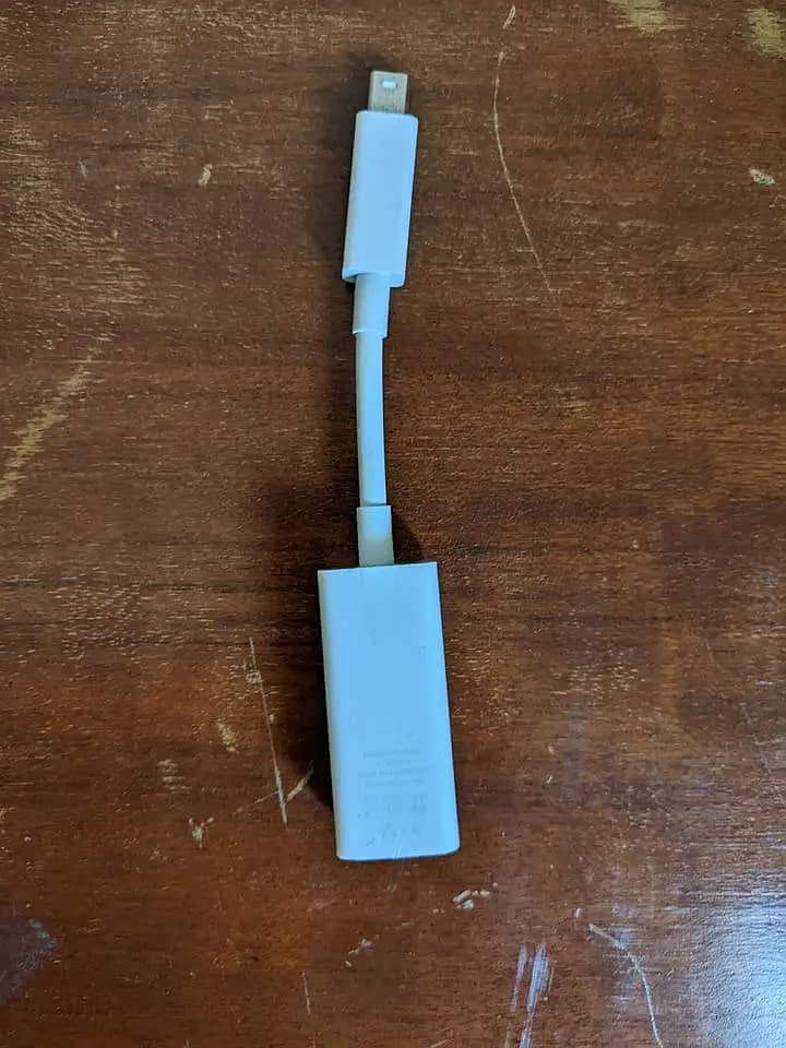 Apple Thunderbolt to Gigabit Ethernet Adapter 2