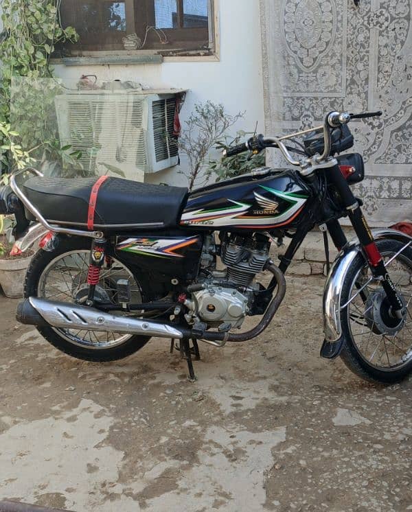 Honda 125 peshawar nambr one hand use huwa bike ha 1