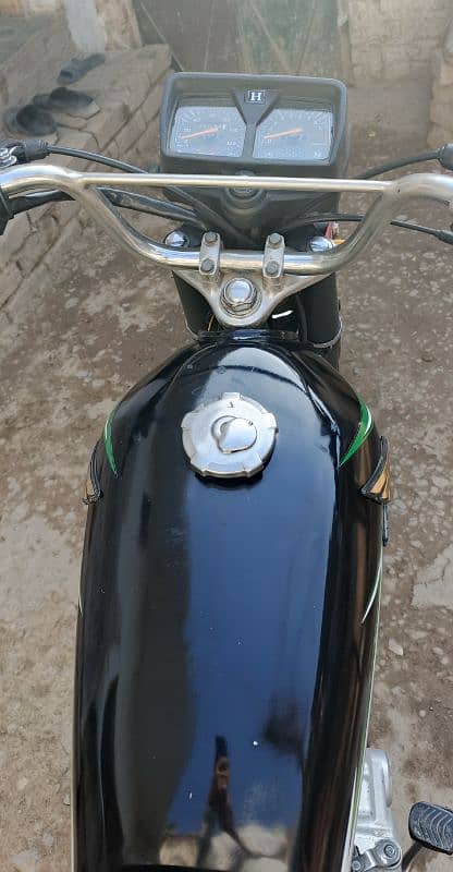 Honda 125 peshawar nambr one hand use huwa bike ha 2