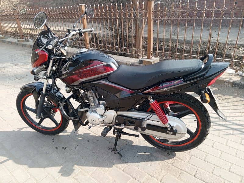 Honda CB 125F 7