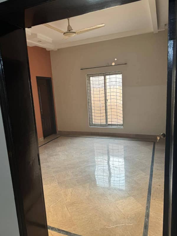 10 Marla House for Rent in Nasheman Iqbal Phase 1 4 Beds, Servant Quarter & More 1