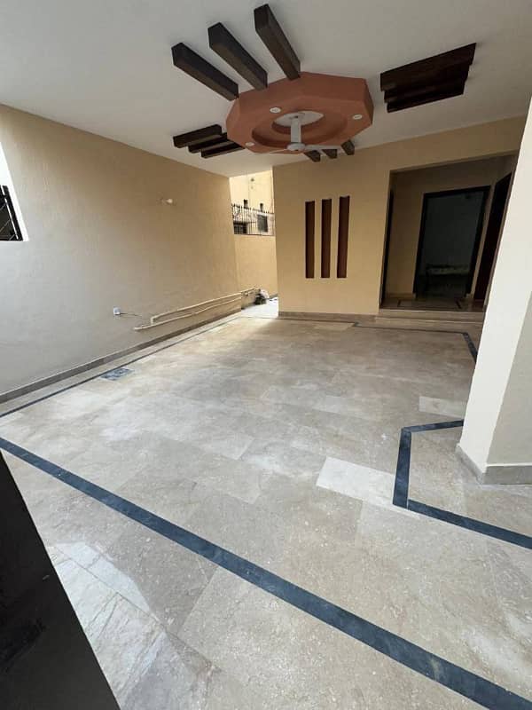 10 Marla House for Rent in Nasheman Iqbal Phase 1 4 Beds, Servant Quarter & More 5