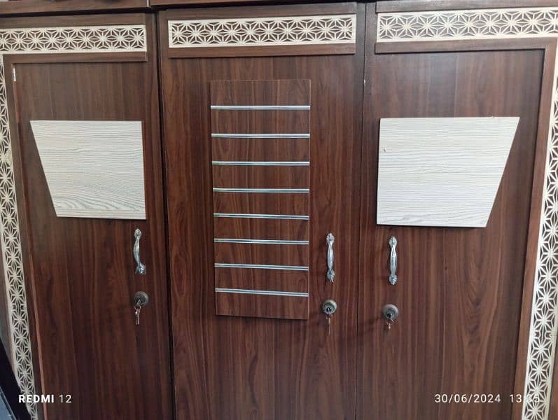 crockery and clothes wardrobe for sale 5