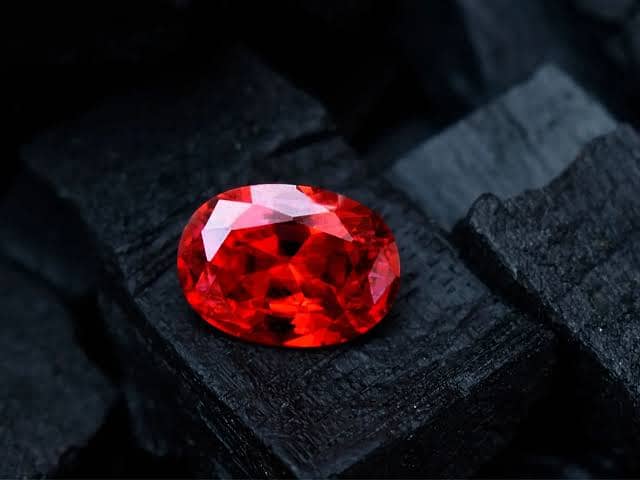 Natural Ruby Stone Origin :    یاقوت (Ruby) پتھر میں بنی . . . ‎ 6