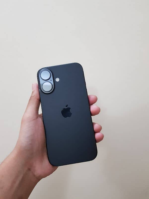 iPhone 16 128gb black 3