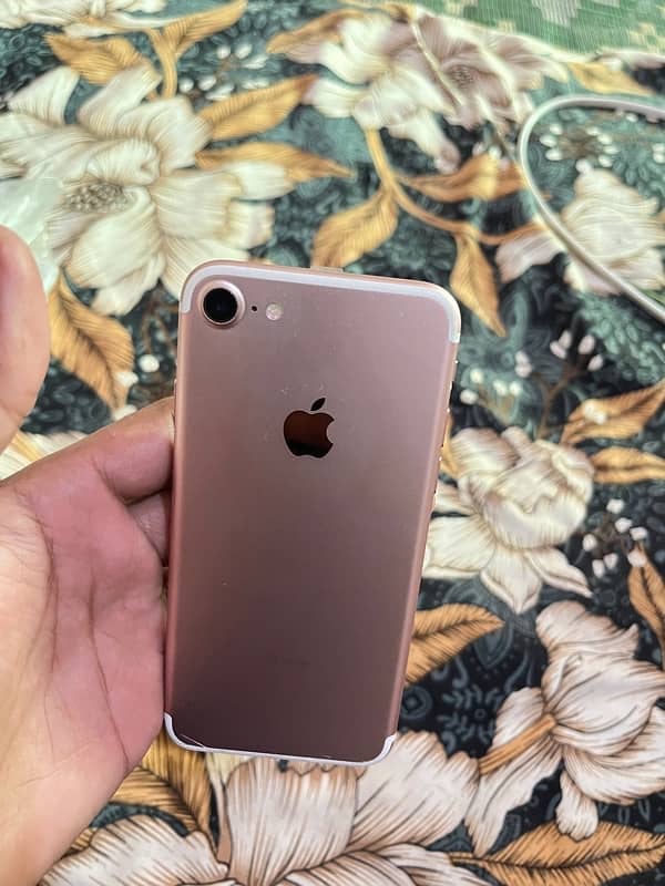 iphone 7 , 128GB PTA approved . 9.5/10 condition 5