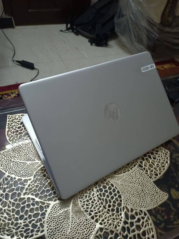 Hp 11th generation laptop 8gb ram 15.6 crystal glass led 1