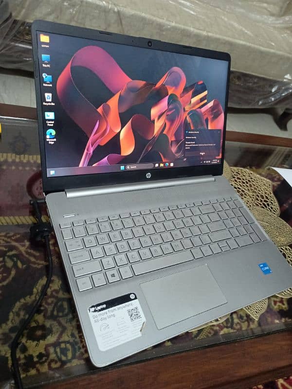 Hp 11th generation laptop 8gb ram 15.6 crystal glass led 3