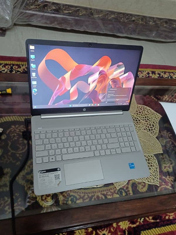 Hp 11th generation laptop 8gb ram 15.6 crystal glass led 4