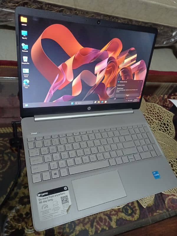 Hp 11th generation laptop 8gb ram 15.6 crystal glass led 5