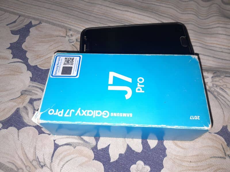 Samsung galaxy J7 pro 4