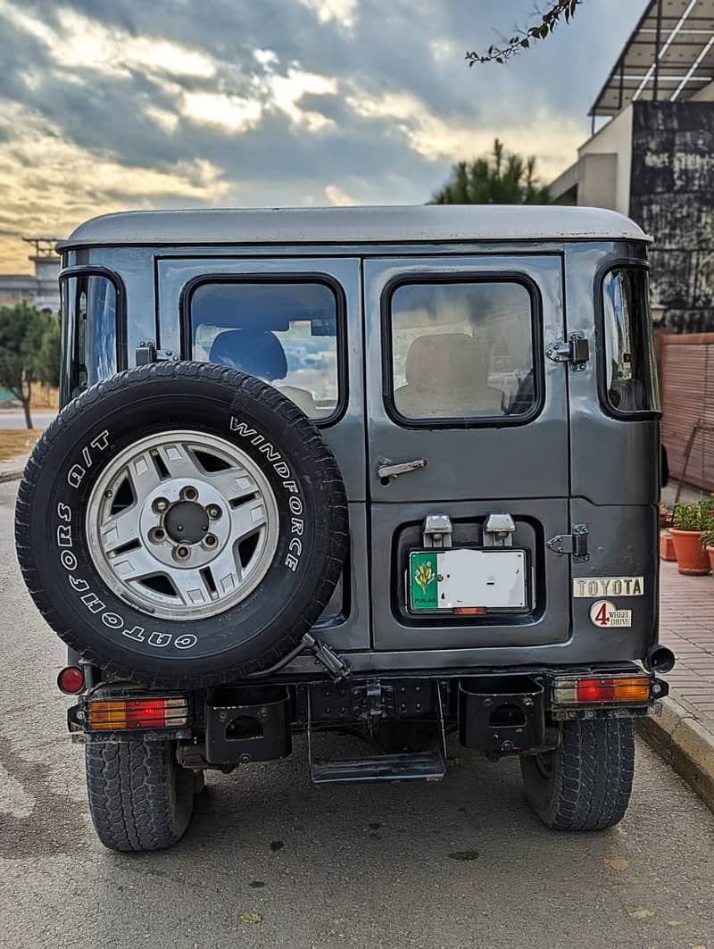 Land Cruiser FJ40 4