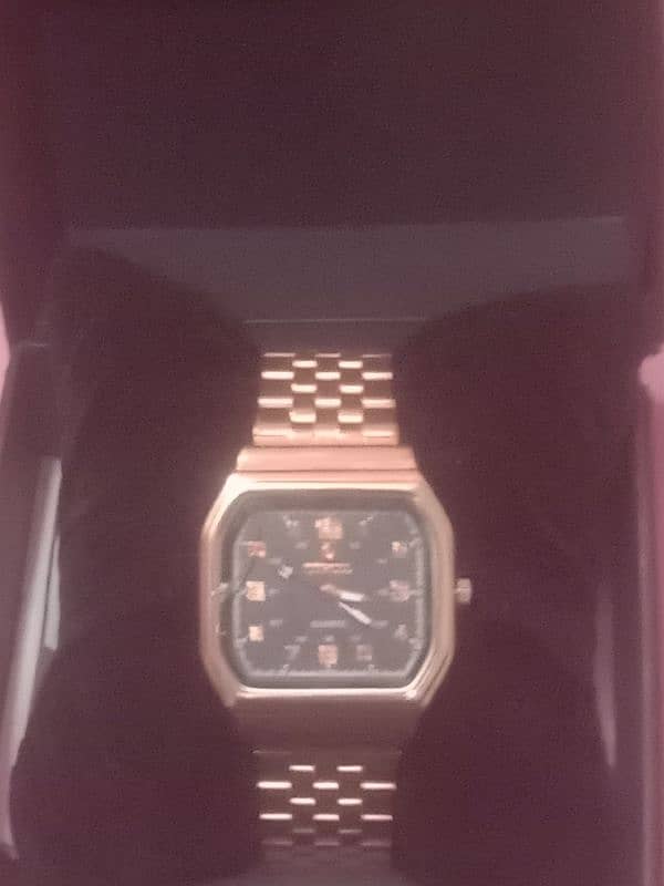 new  fitross watch colour golde matel body  one miner crak in glass 0