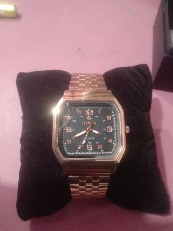 new  fitross watch colour golde matel body  one miner crak in glass 3